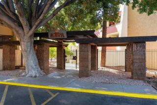 Old Town Condo with 2 King Size Suites - Scottsdale - 9