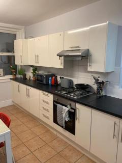 7 Bedroom Victorian House Zone 2 - London - 4
