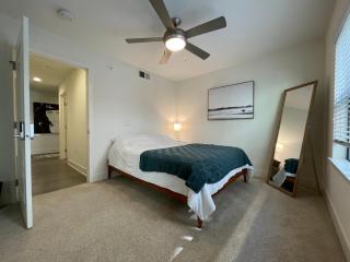 Private Room with Pool & Gym Access Near Old Town - 9