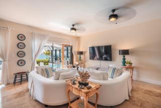 Magnificent villa with ocean view in Puerto Bahia - 2