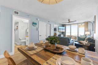 Oceanfront Condo at Oceania Beach Club - Pool, Balcony, Sleeps 4, Walk to Flagler Ave! - New Smyrna Beach - 7