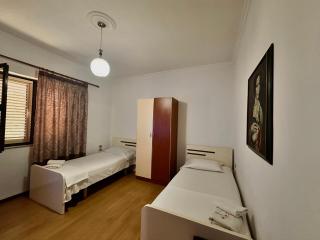 Grand House Rooms - Tirana - 7