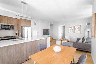 Modern Stylish 2BR 2BA Apartment in Hudson Yard - New York - 2