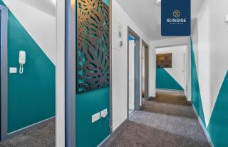Law 4, Private Parking lot, Free Wifi, Fully Equipped, 2 Bathrooms, 3 Bedrooms, 6 Beds, Newly Renovated, Mid and Long Term Stays only and PRICE MATCH GAURANTEE by Sunrise Short Lets - Dundee - 2