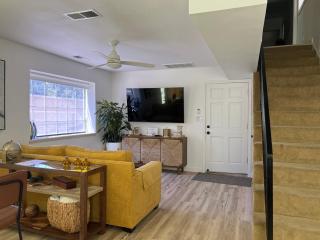 Updated & Spacious 2 BR with Free WiFi - 8