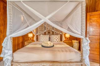 Villa Kayu 4BR with Stunning Rice Field Views by Santi Management - Canggu - 3