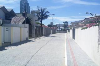 LINDA CASA COM PISCINA EM PICARRAS SC e VISTA PARA O MAR - 3