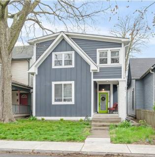 Spacious & Great Location! 4-5 Bedrooms - 0