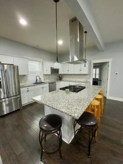Spacious & Great Location! 4-5 Bedrooms - Indianápolis - 3