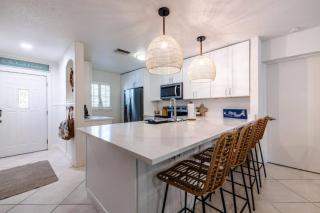 Catch the Breeze on Crystal Beach - Palm Harbor - 4