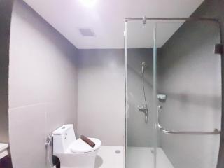 Minimalist and Cozy 1BR at Patraland Amarta Apartment By Travelio - Kejayan - 7