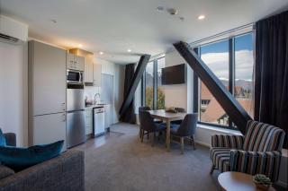 Ramada by Wyndham Queenstown Central - Queenstown - 8