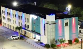 Emblaze Hotel - Three Rivers - 9