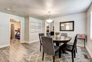 Indie Escape II-Stones throw to Plaza - 6