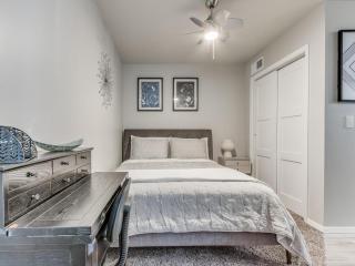 Quiet Modern Heavenly Paradise Love and Balcony Near Lake, Mall, Food, Entertainment! - Oklahoma City - 5