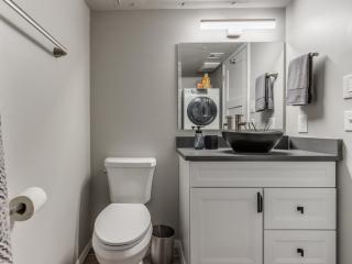 Quiet Modern Heavenly Paradise Love and Balcony Near Lake, Mall, Food, Entertainment! - Oklahoma City - 3