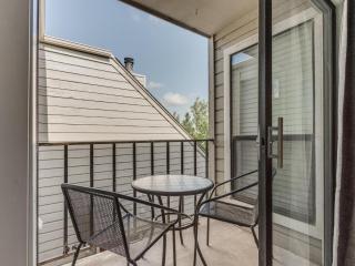 Quiet Modern Heavenly Paradise Love and Balcony Near Lake, Mall, Food, Entertainment! - Oklahoma City - 1