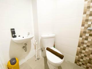 Minimalist and Cozy 1BR The Alton Apartment By Travelio - Semarang - 6