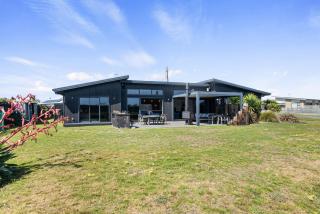 Surfing Fox - Foxton Beach Holiday Home - 0