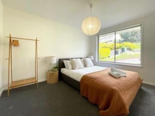 Quarry House - Bright and Renovated! - Hobart - 2