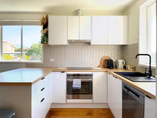 Quarry House - Bright and Renovated! - Hobart - 6