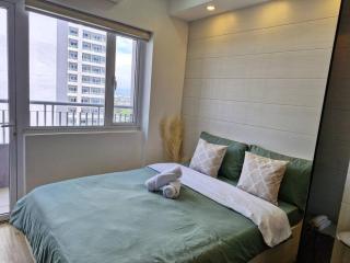 Cozy retreat w Balcony, Netflix, Pool, near BGC - Manila - 9