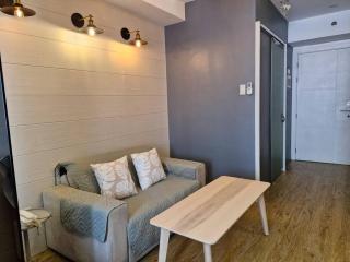 Cozy retreat w Balcony, Netflix, 100 mbps internet, Pool, near BGC - Manilla - 5