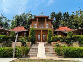 Sunrise Sea Hill Cottages - Ilhas Karimunjava - 0