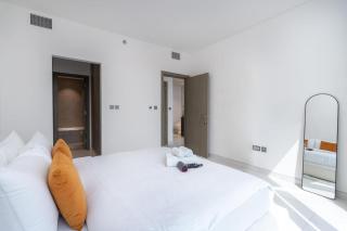 Weekly rate - Centrally located 1 bed with lagoon access and balcony in District One - Dubai - 9