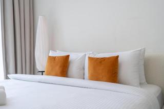 Weekly rate - Centrally located 1 bed with lagoon access and balcony in District One - Dubai - 4