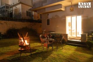 StayVista at Ohana 36 - Lawn, Gazebo & BBQ - Khānāpāra - 9