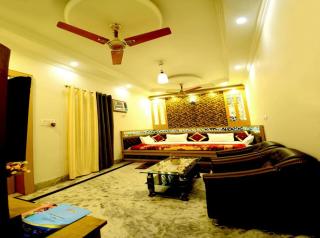 Taj Square A luxurious family homestay - Agra - 1
