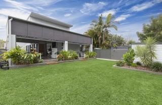 Currimundi luxe house - walk to lake, beach & cafes - Kawana Waters - 5