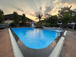 Newly-renovated Modern Private Thai Villa with Swimming Pool - Ban Khlong Samrong - 8