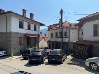 Το σπίτι της πλατείας - 8