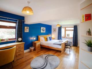 Carden Hill House - 4 Bedrooms - Sleeps 9 - Free Parking - Games Room - Ideal for Contractors, Families and Large Groups - Brighton & Hove - 2