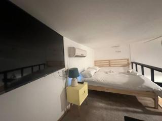 Carmel Market studio - 1