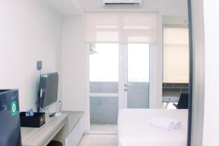 Homey and Minimalist Studio at Vasanta Innopark Apartment By Travelio - Bekasi - 2