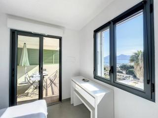 Appartement T2 avec vue panoramique sur la mer et la citadelle - 3