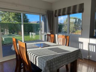 Sunny House - Auckland - 1