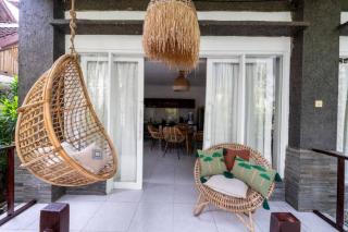 Eco Family Retreat, Rice Field & Jungle Views, Shared Pool, Nature Inspired Villa - Ubud - 1