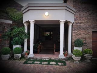 Feathers Guest House - 7