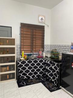 Kencana L&K Homestay - 1