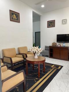 Kencana L&K Homestay - Air Molek - 8