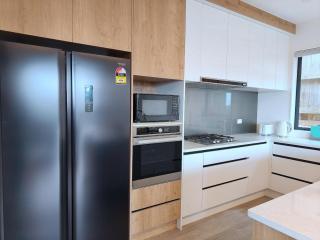 Stylish Family Retreat in Hillcrest 4 Bedroom and Playroom - Auckland - 4