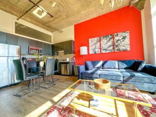McCormick Place Secret Oasis with Optional parking for up to 8 guests - Chicago - 2
