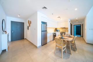 Homes Beyond I 2 BR Apartment with Panoramic Creek View - Dubai - 4