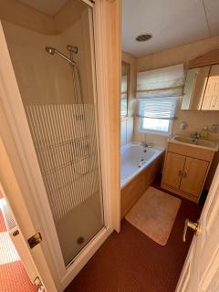 Seaview 145 - pet friendly, bath and close to beach & Fantasy Island - Meadow Lakes Caravan & Lodge Hire - Ingoldmells - 4