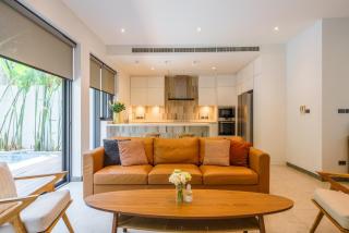 Designer Pool Villa in Ekkamai - 9