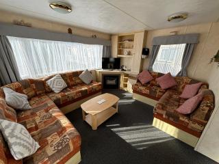 Seaview 146 - Ingoldmells - central heating, bed linen, full length decking - Meadow Lakes Caravan & Lodge Hire - Ingoldmells - 8